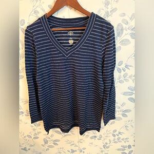 St. John’s Bay Women’s Long Sleeves V Neck Tee Striped Navy Small. New w tag